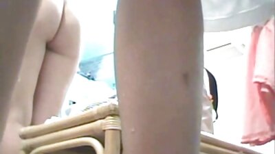 Orientalisk kvinna med smala ben längtar efter hård penis i fitta