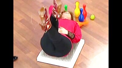 Big boobed teenage slampa får sitt snäva rumphål utforskat just nu